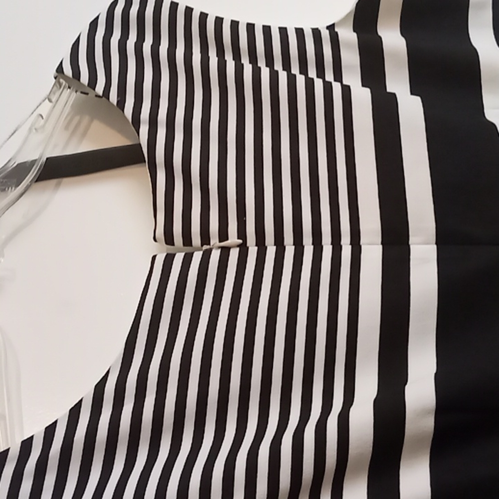 Dress - Picture 6 of 6
